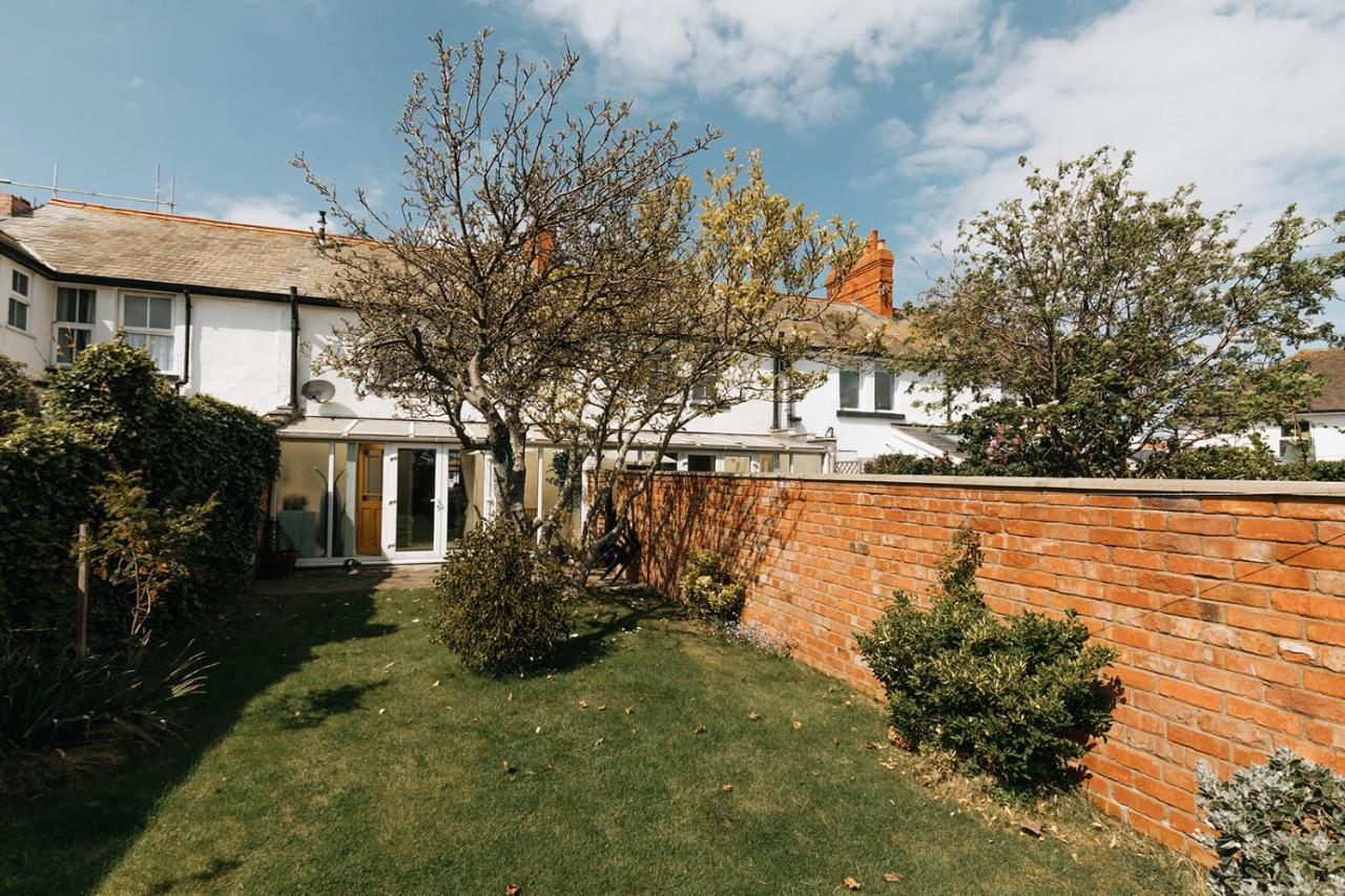 Willow Cottage - Cost 3 Bed Cottage In Penrhyn Bay With Sea Views With Access To Snowdonia Rhos-on-Sea Exterior photo