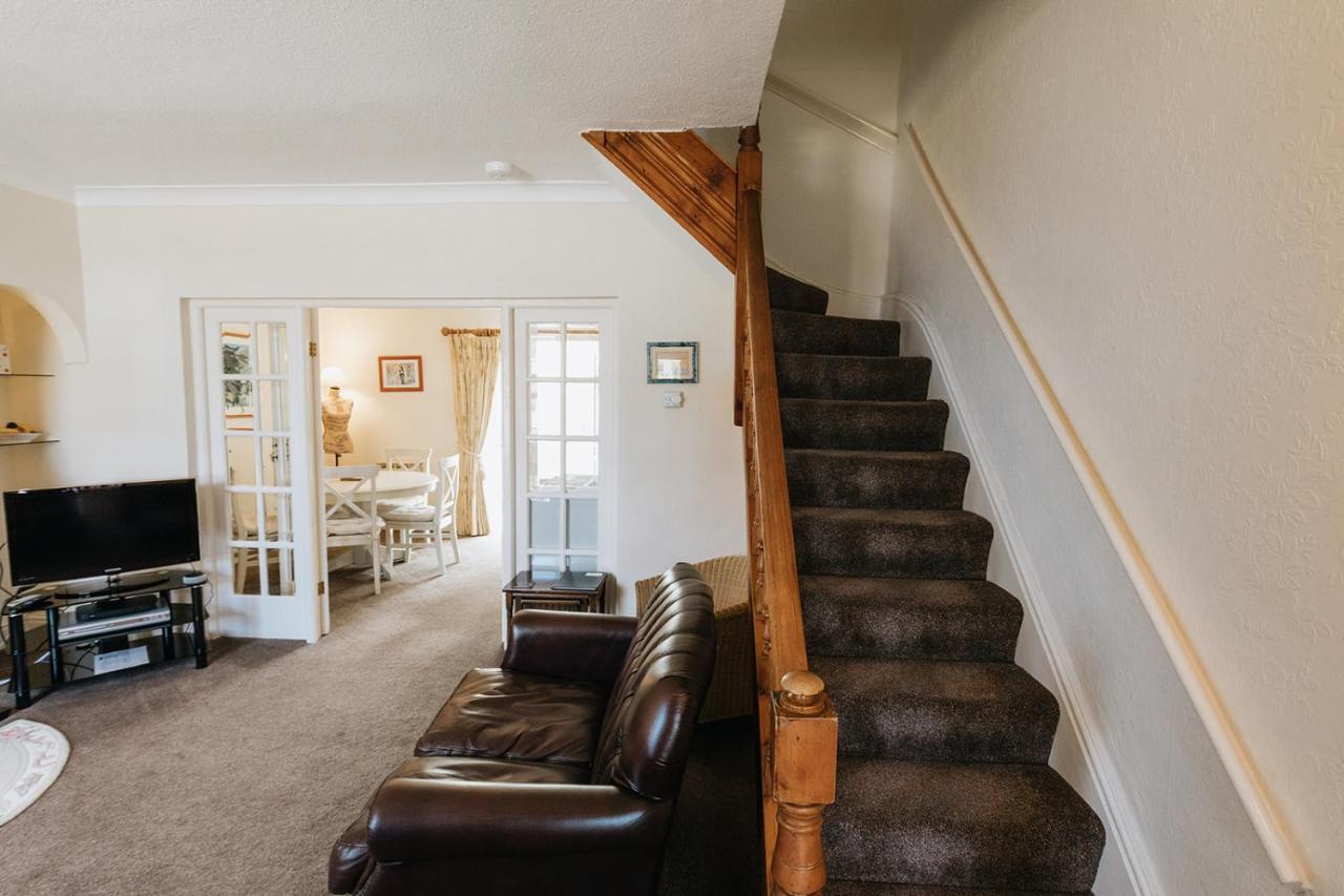 Willow Cottage - Cost 3 Bed Cottage In Penrhyn Bay With Sea Views With Access To Snowdonia Rhos-on-Sea Exterior photo